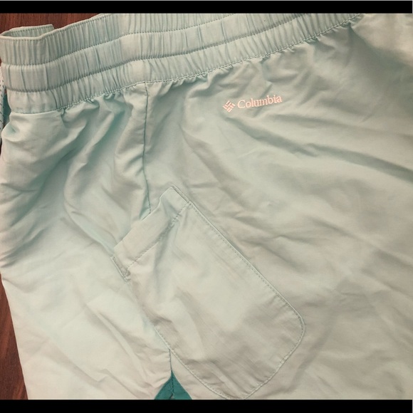 Women’s Columbia athletic shorts - Picture 3 of 6